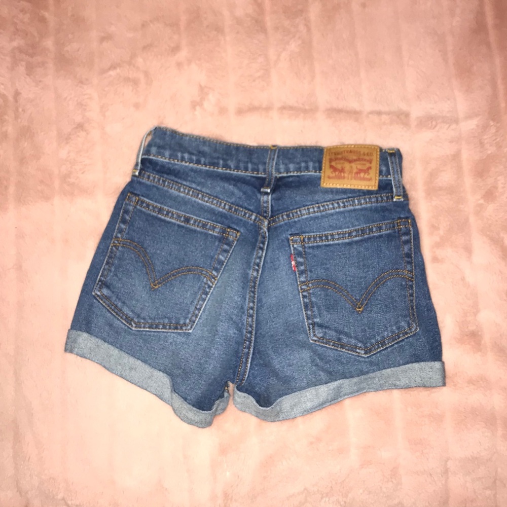 Levi’s wedgie fit shorts